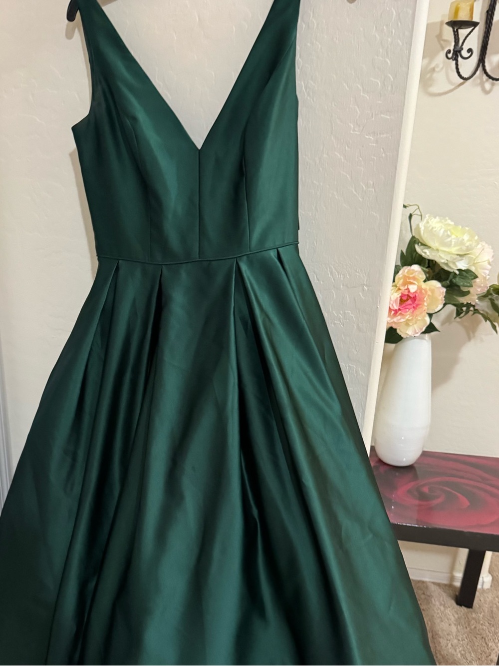 Betsy&Adam Elegant Deep Green V-Neck Evening Gown size 4 - Picture 5 of 8